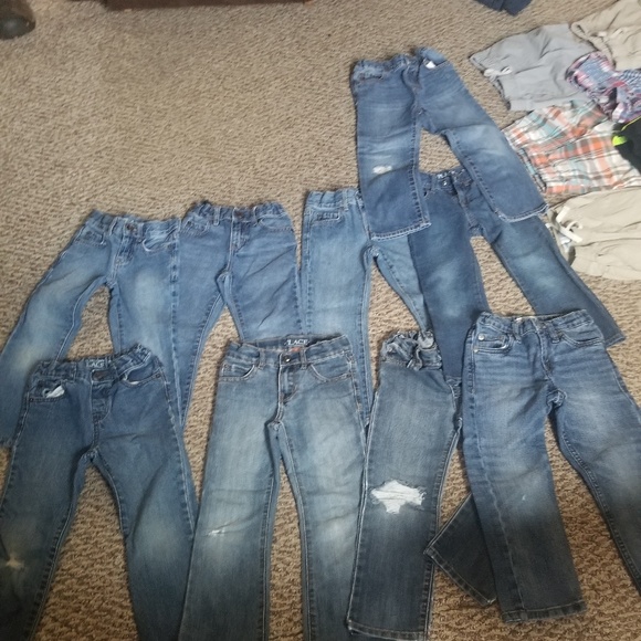 Boys size 4t 4reg. Boys size 5t 5slims.